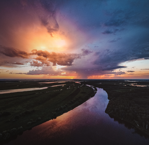Речной пейзаж во время заката